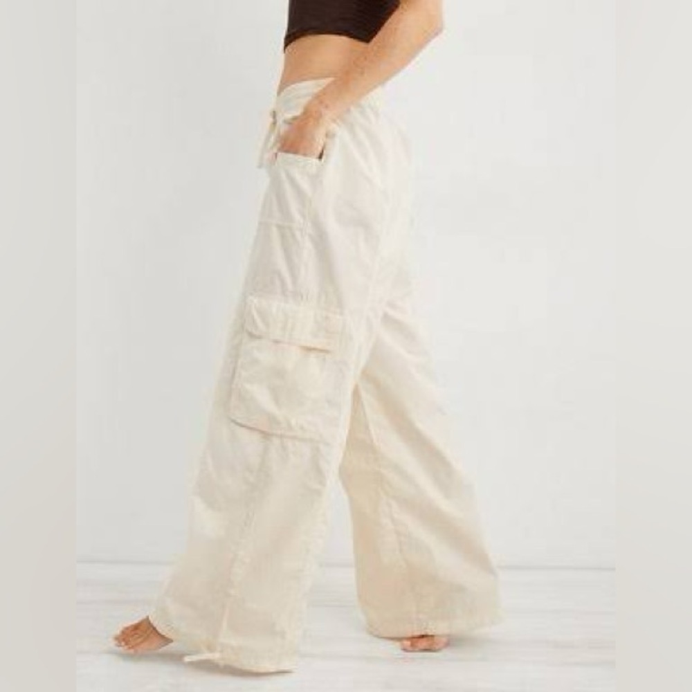 aerie Wide Leg Cargo Pants in Cream